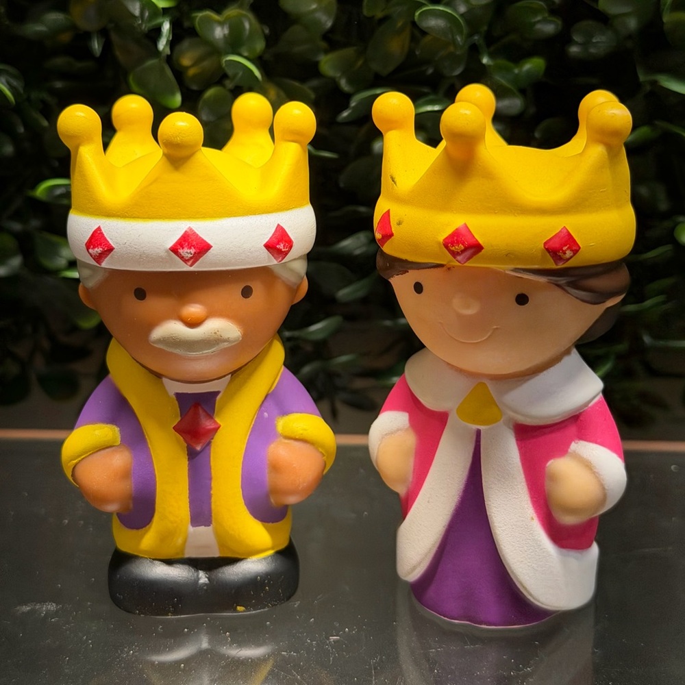 Source Unknown Royal Figures Set - Yellow, Purple, Pink